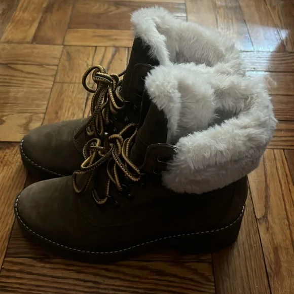 Timberland olive boots with faux fur size: 6.5 no box - Picture 3 of 8